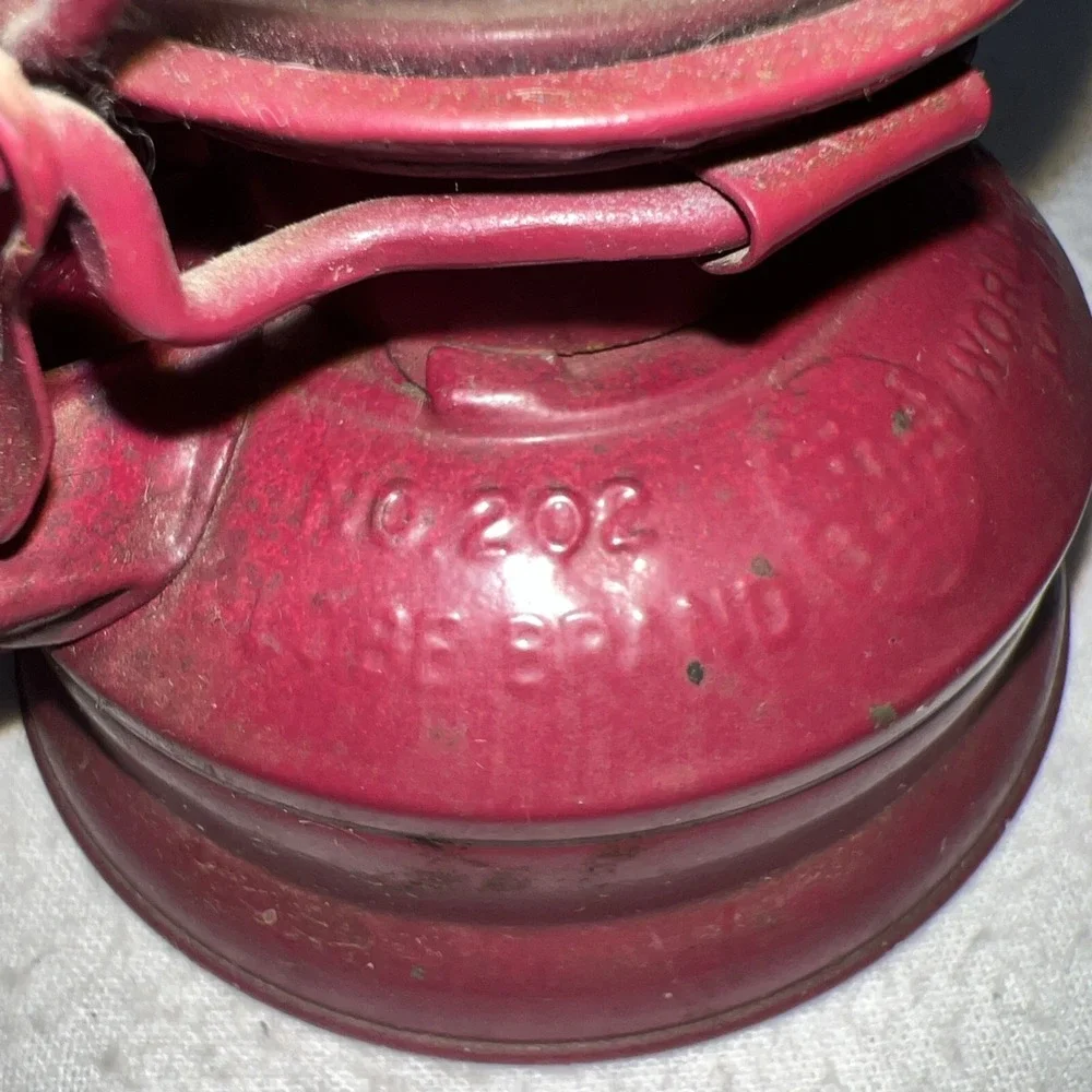 Original Kerosene Lantern Kerosene Red Made in Hong Kong Hurricane No. 202